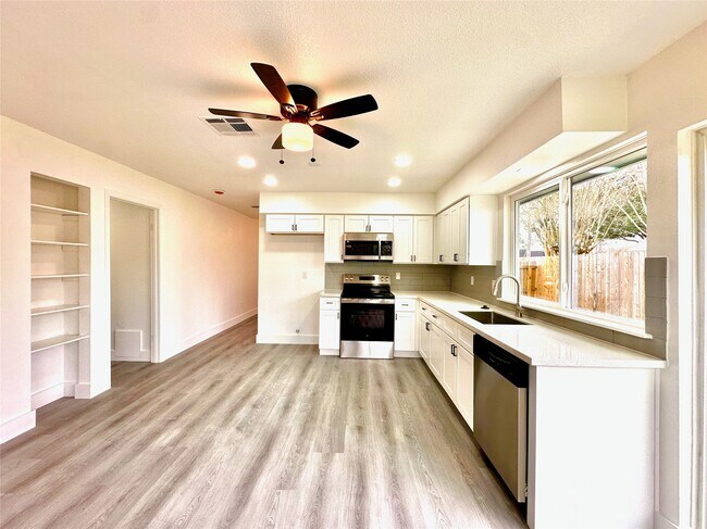 Building Photo - 13754 Shirebrook Dr