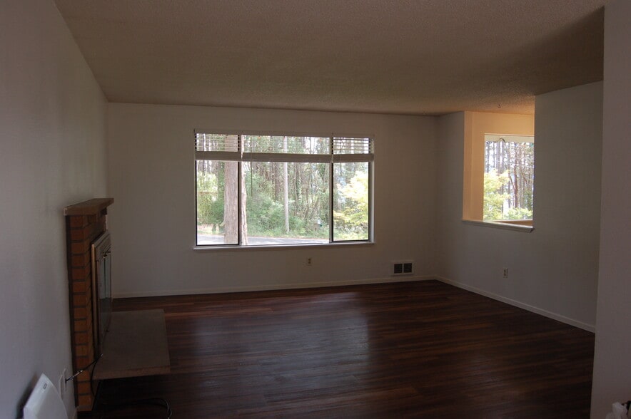 Building Photo - 721 Scenic Heights Rd