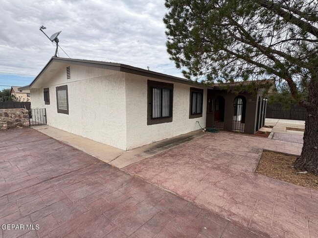 Building Photo - 316 S 6th St