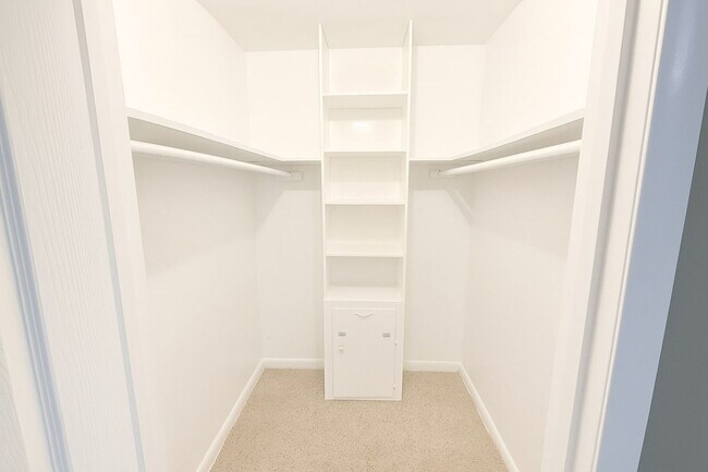 Building Photo - 822 Bandera Ln