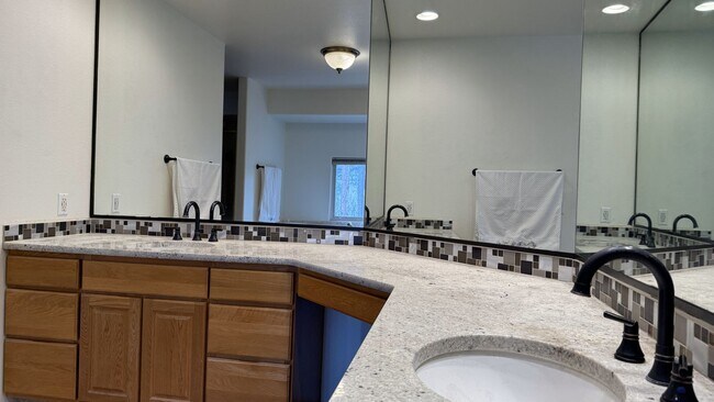 Building Photo - Warm & Spacious Woodmoor Home in a Fantast...