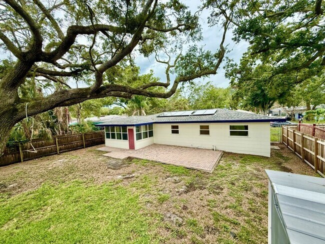 Building Photo - 1837 Pasadena Dr