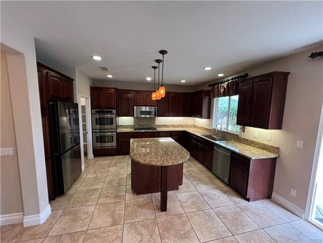 Building Photo - Canyon Hills Home