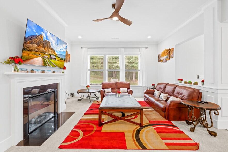 Building Photo - Room in Single Family Home on Grace Ln