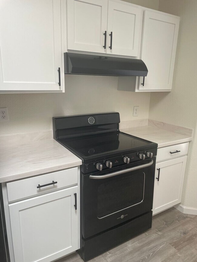 Building Photo - 1171 Regency Dr