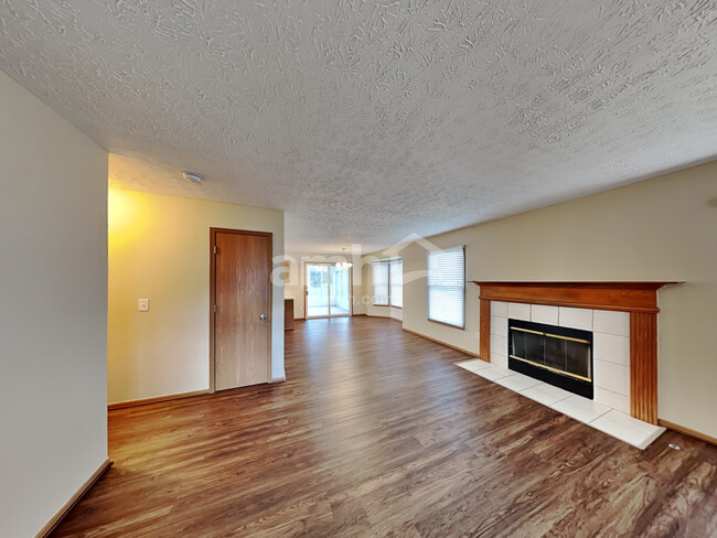 Building Photo - 825 Whitehead Dr