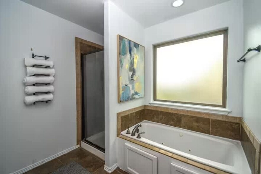 Building Photo - 731 Cypress Ct