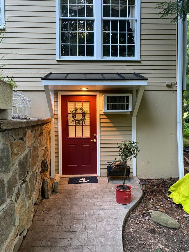 Building Photo - 76 Golden Hill St
