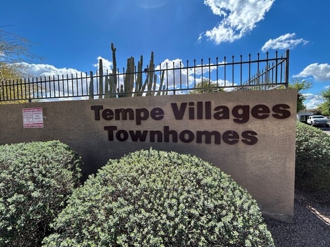 Building Photo - 1634 W Village Way