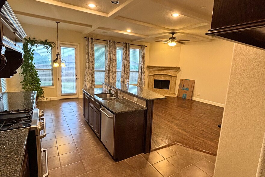 Building Photo - 5547 Lightfoot Ln