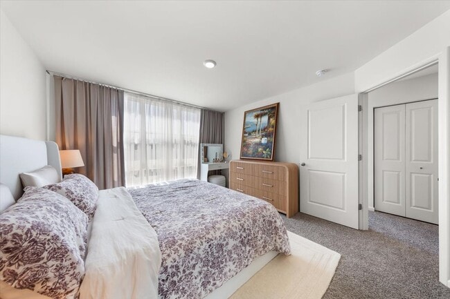 Building Photo - 2217 Venture Dr