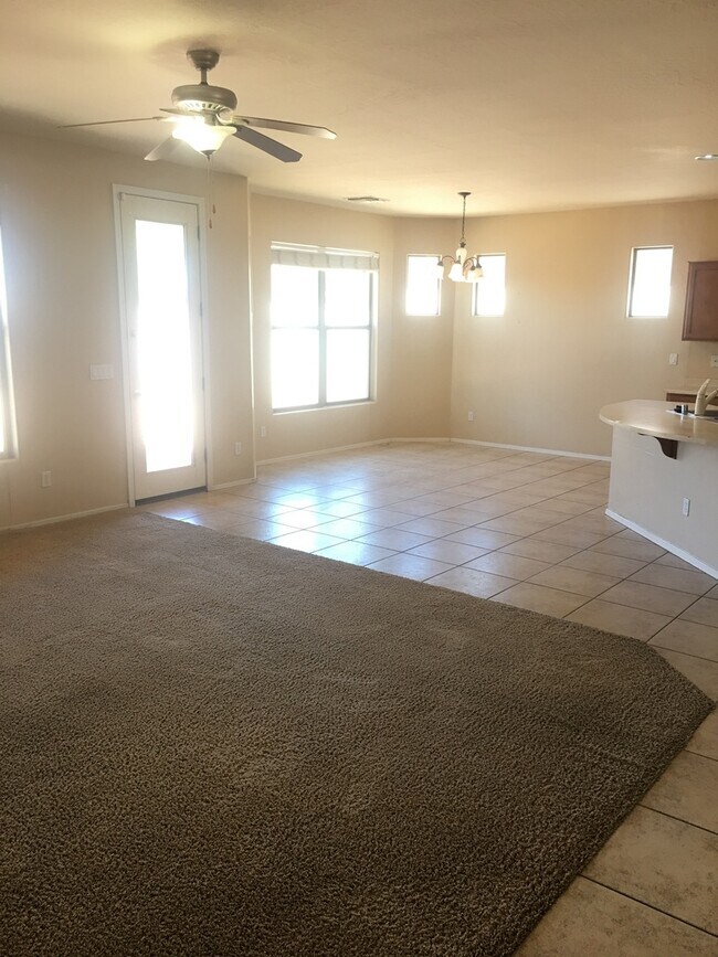 Building Photo - Beautiful Ranch Style 3 Bed 2 Bath Home!