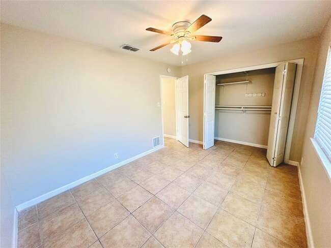 Building Photo - 4748 Suburban Dr