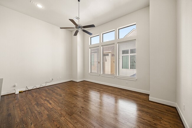 Building Photo - 3945 Tulane St