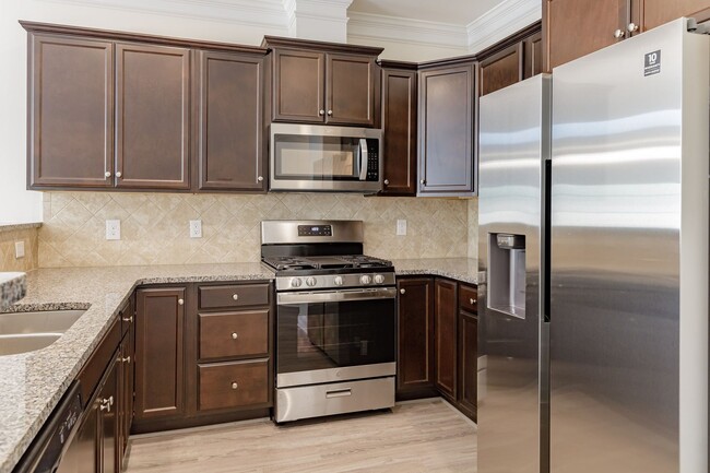 Building Photo - Brand new Luxurious 3 bedroom 3 bath + LOF...