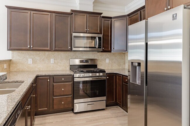 Building Photo - Brand new Luxurious 3 bedroom 3 bath + LOFT townhouse in Stone Gate community High Point. Master ...