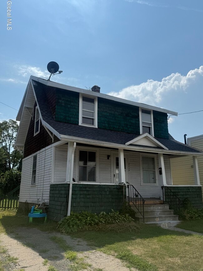 Primary Photo - 2228 Guilderland Ave
