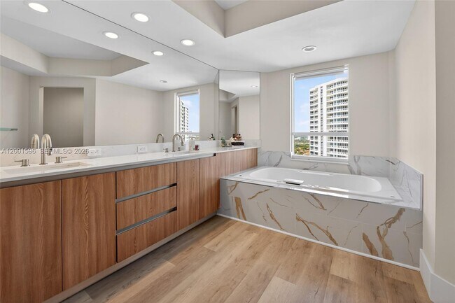 Building Photo - 21050 Point Pl