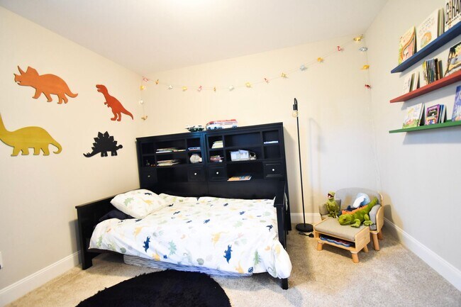 Building Photo - 4 Bedroom 3.5 Bath, No Pets