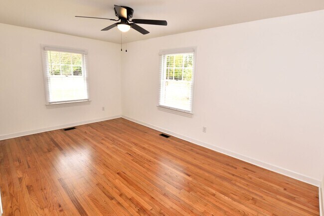 Building Photo - 3645 Shenandoah Dr