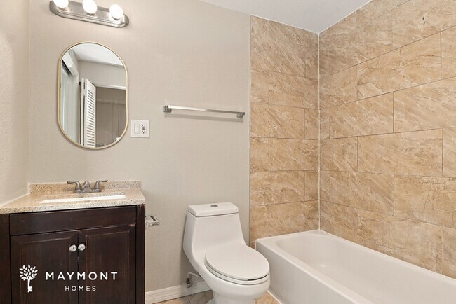 Building Photo - Charming Largo Home
