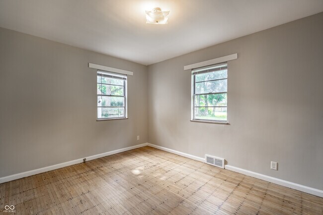 Building Photo - 1651 W 57th St