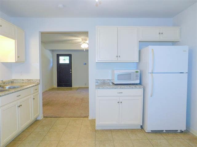 Building Photo - 2119 Mercedes Rd