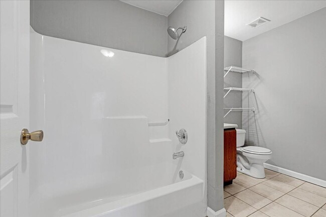 Building Photo - 3 bed 2 Bath house with fenced-in yard on Pepper dr! Available now!