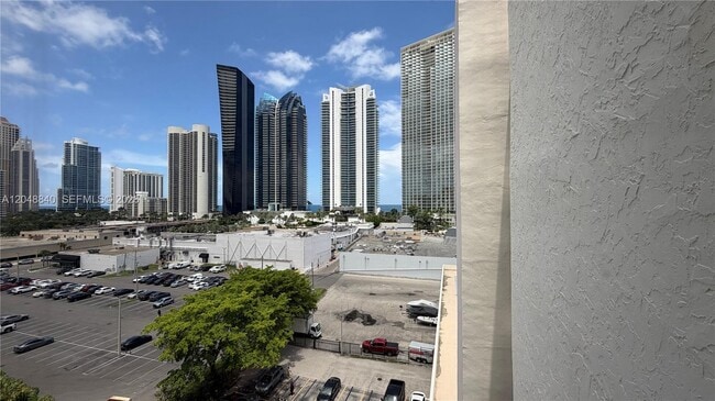 Building Photo - 17021 N Bay Rd