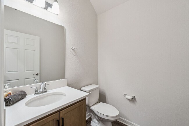 Building Photo - Beautiful 3/2.5/2 Home in St. Cloud