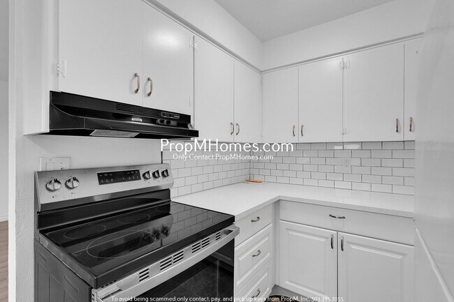 Building Photo - Freshly Renovated 2-Bedroom Apartment in C...