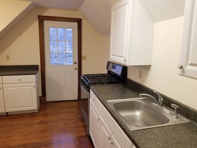 Building Photo - 101 Main St