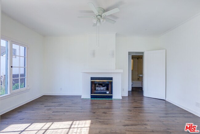 Building Photo - 1445 N Vista St