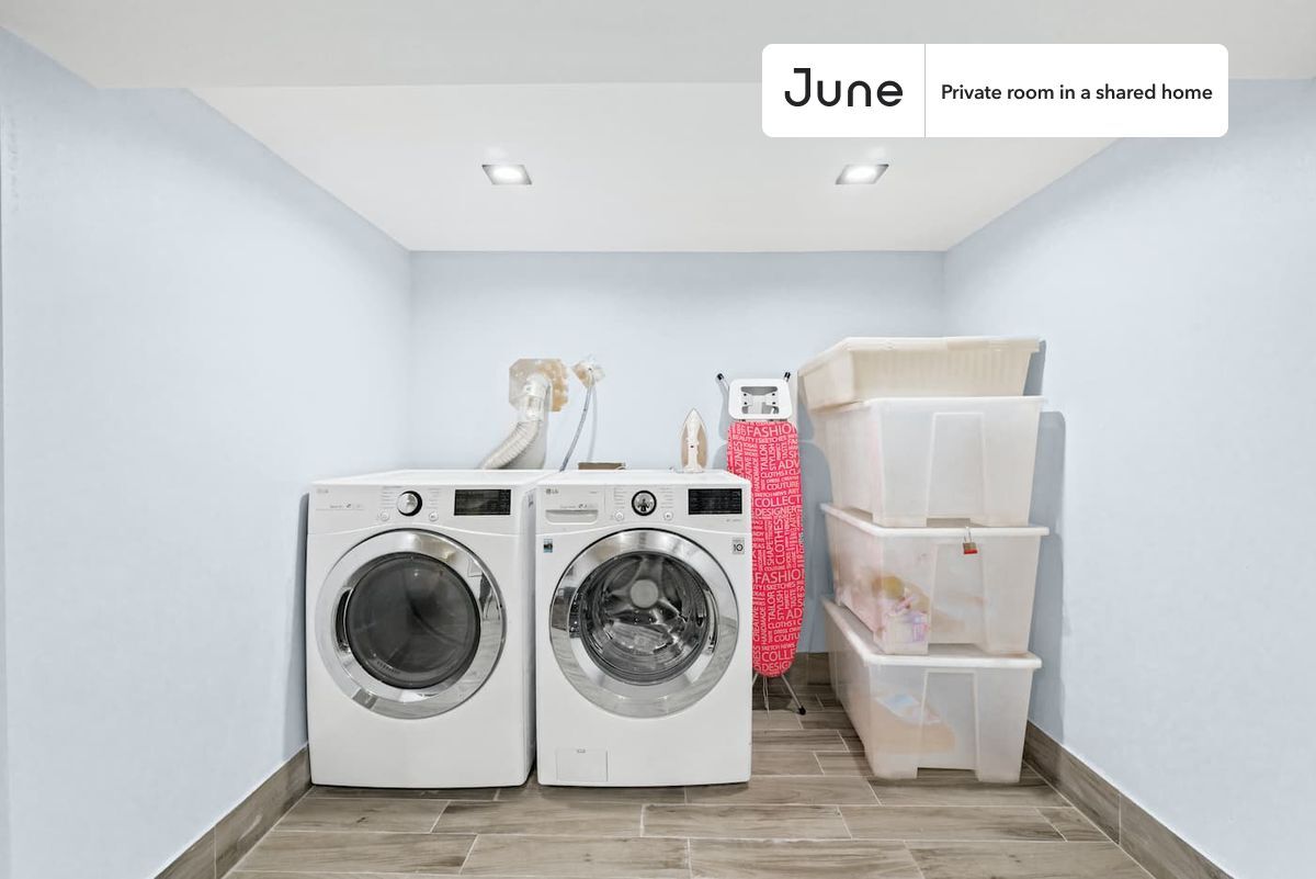 Building Photo - Room in Shared 3.0 bed/3 bath home