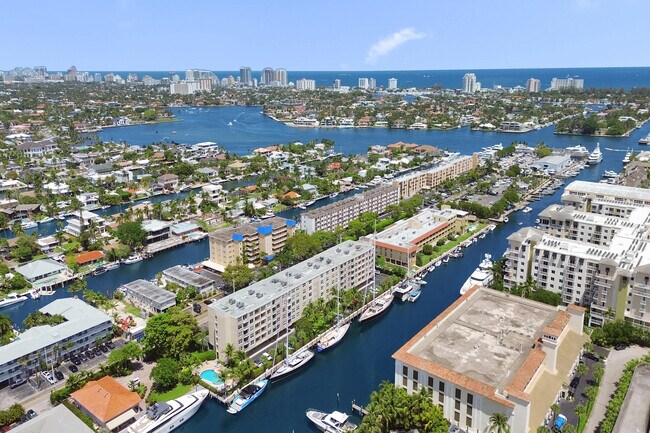 Building Photo - 1600 SE 15th St