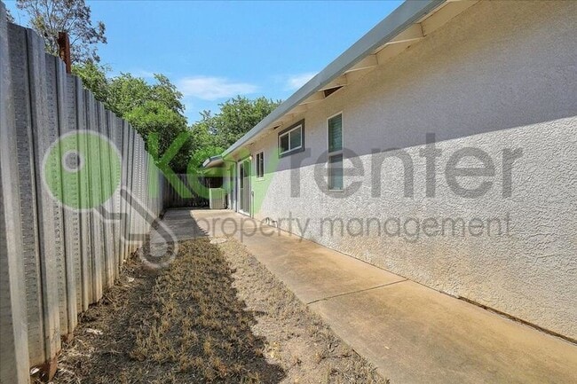 Building Photo - 7603 Linden Ave