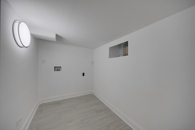 Building Photo - 593 Lynnhaven Dr SW