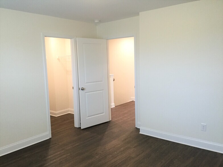 Building Photo - 103 Samara Ln