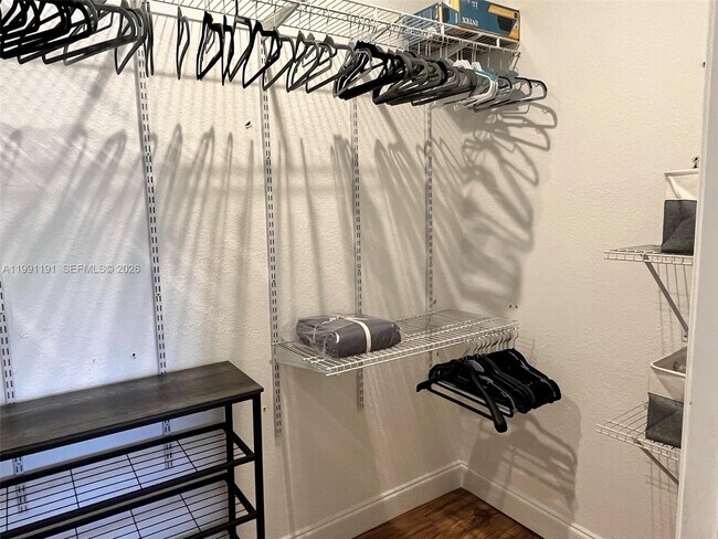 Building Photo - 3421 SW 13th Terrace