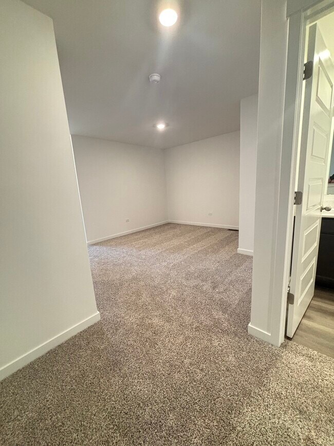 Building Photo - 2246 Barbera Dr