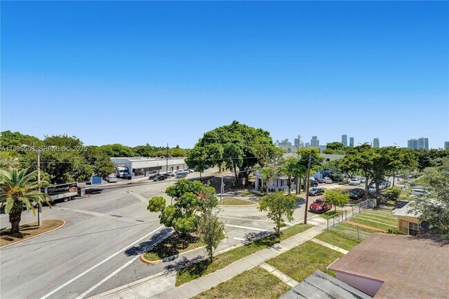 Building Photo - 3465 SW 3rd Ave