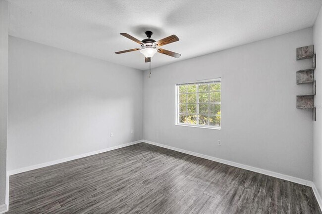 Building Photo - 9621 Lakedale Way