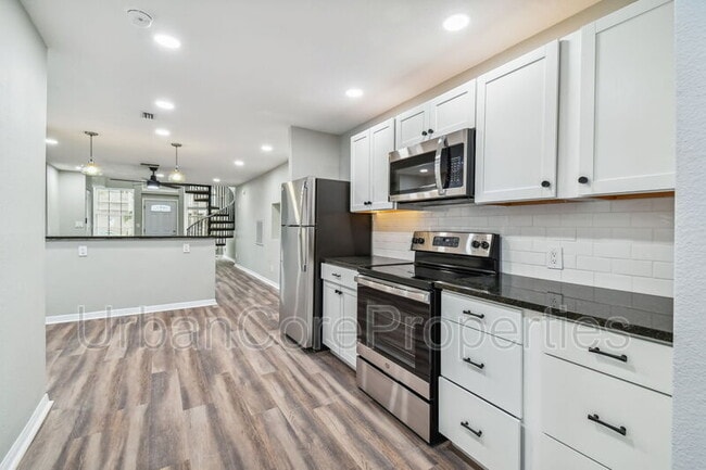 Building Photo - 440 2nd St N