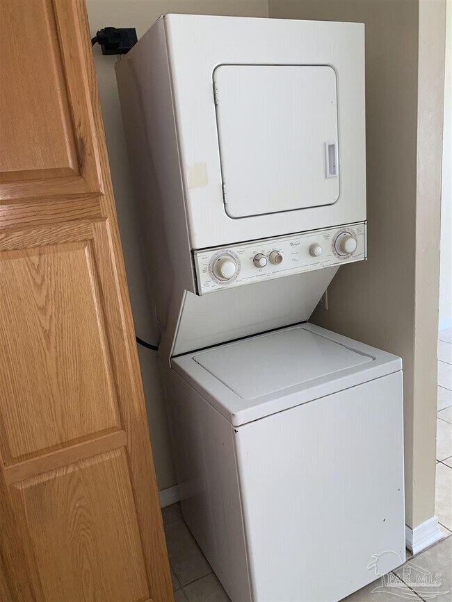 Building Photo - 6823 Tiki Ln