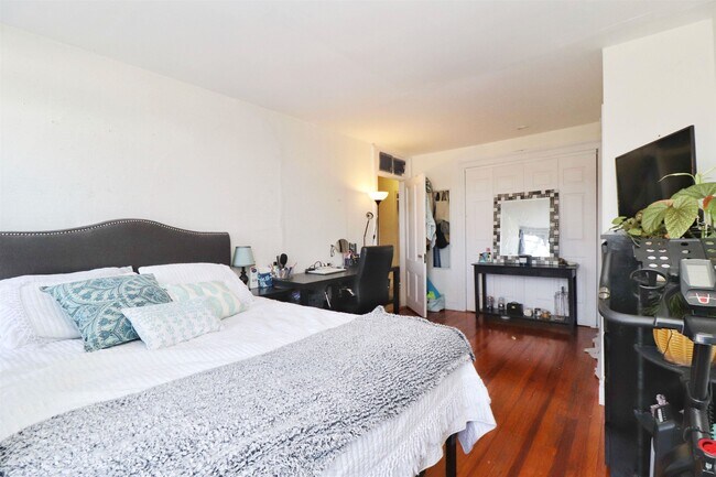 Building Photo - 704 Washington St