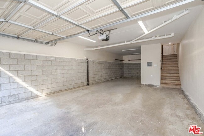 Building Photo - 9140 Burnet Ave