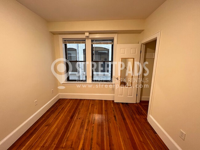 Building Photo - 881 Massachusetts Ave
