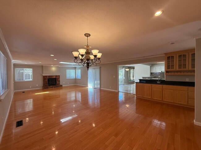 Building Photo - 5536 Fern Dr