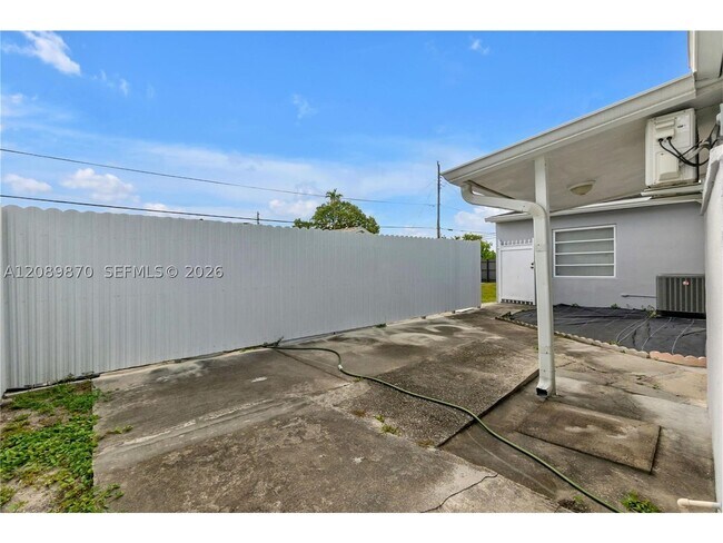 Building Photo - 6049 W 14th Ln