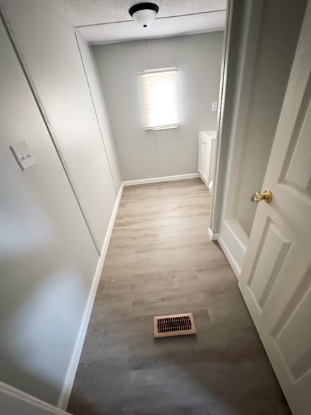 Building Photo - 200 N 28th St